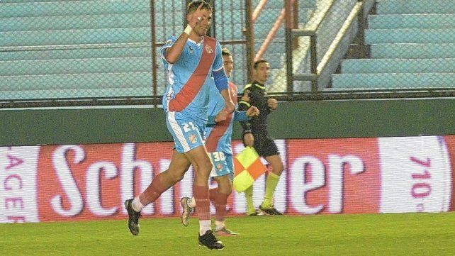 Col&oacute;n compra el 50% del pase de Leonel Picco a Arsenal.