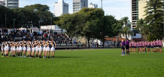 El minuto de silencio en el parque Urquiza por el fallecimiento de Jerónimo Fernández Bobbio.