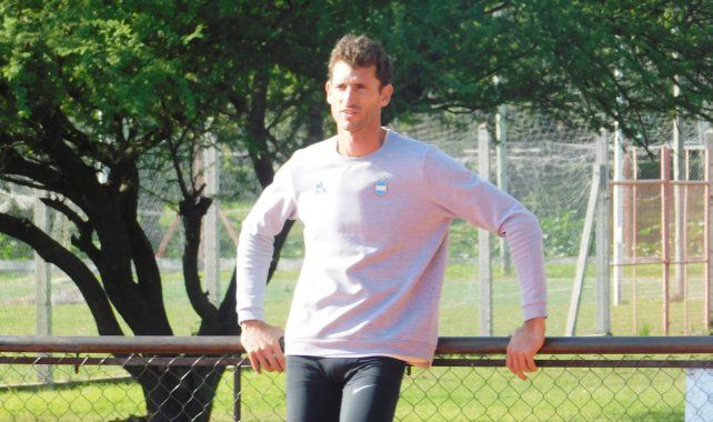 Junto a su entrenador Javier Benítez concentrará en Madrid, y luego seguirá destino a Hungría.