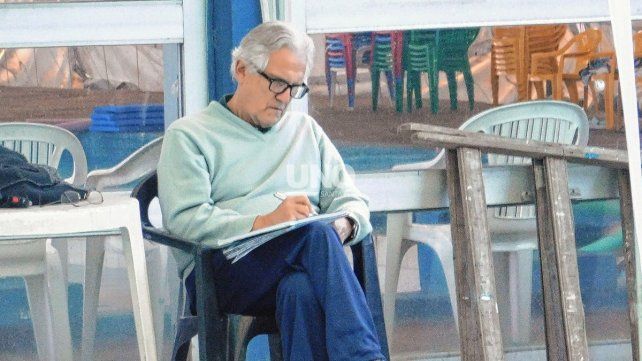 Profesor de Educación Física, ha sido el formador de nadadores de la talla de Conrado Porta o Agustín De Giovanni.