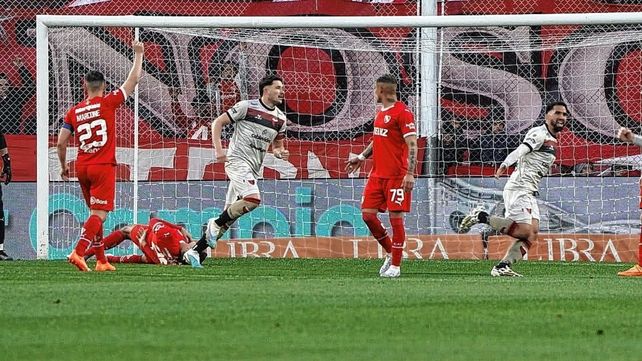 Colón solo le ganó de visitante a Independiente, después perdió sus tres partidos y ahora se prepara para el duelo ante Arsenal.