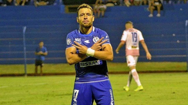 Nildo Viera tiene contrato por un a&ntilde;o m&aacute;s con Sol de Am&eacute;rica. Foto: Versus