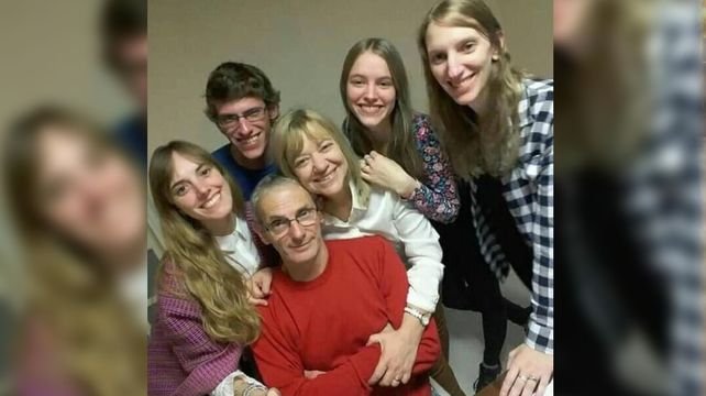 La familia completa de Héctor Cornalis.