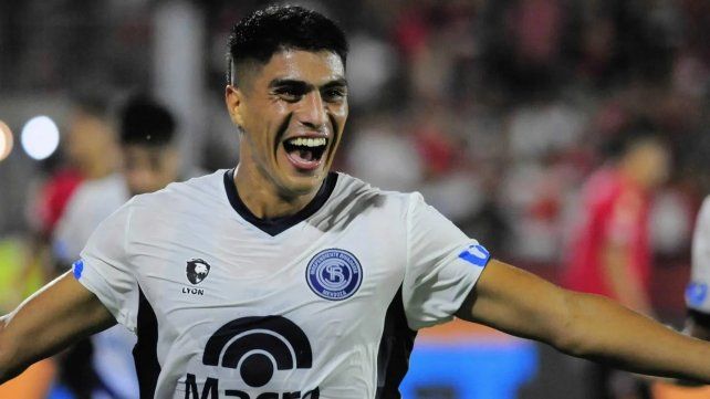 Col&oacute;n acelera por Mauro Peinipil.