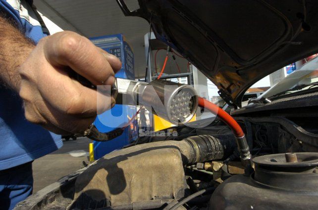 Estacioneros de Santa Fe no tienen garantizado el GNC y aguardan definiciones de nación 