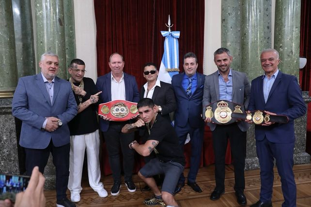  Las autoridades de la Cámara reconocieron a Maidana, al púgil el Puma Martínez, y a parte de su staff en Chino Maidana Promotions.