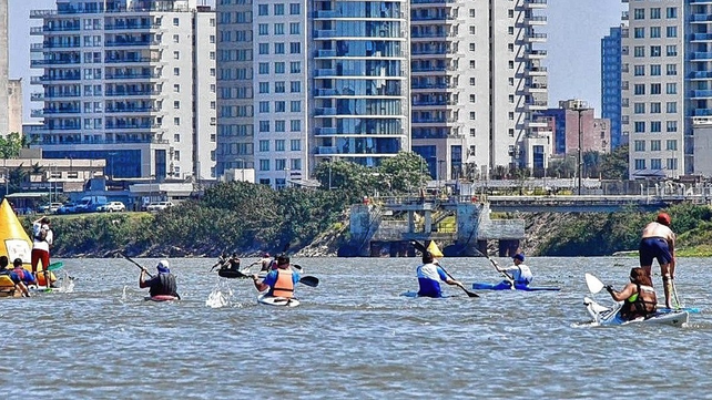 Una buena cantidad de remeros se dieron cita para celebrar el 78° aniversario del Club Náutico Azopardo de Santa Fe.