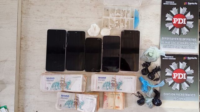 Siete allanamientos en Suardi con la aprehensión de seis personas por venta barrial de drogas Siete allanamientos en Suardi con la aprehensión de seis personas por venta barrial de drogas