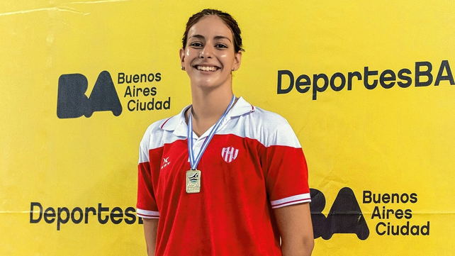 La nadadora de Uni&oacute;n de Santa Fe bati&oacute; el r&eacute;cord Argentino Absoluto en los 200 metros espalda.