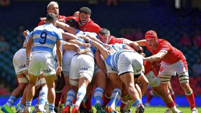 El medio scrum Tomás Cubelli conduciendo muy bien al equipo argentino en el maul, que junto a la disciplina fue lo más destacado del elenco de Ledesma.
