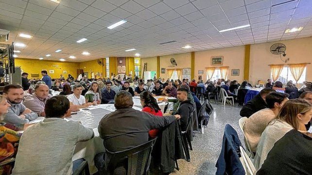 M&aacute;s de 250 personas debatieron junto a Chuchi Molina las principales problem&aacute;ticas de la ciudad de Santa Fe.
