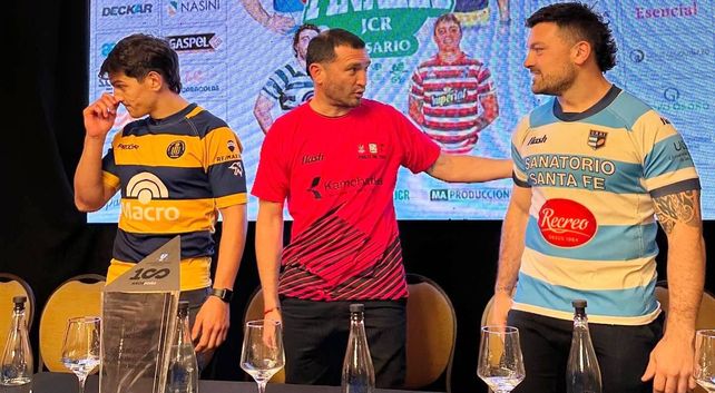  El capitán de GER, y CRAI, José Canuto, junto al árbitro Carlos Poggi, en la presentación de la definición del TRL.