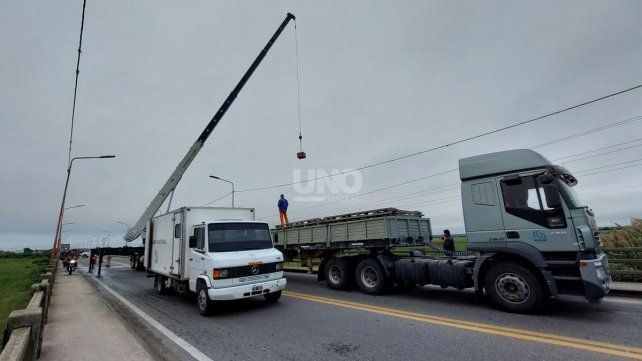 Comienza la instalación del puente Bailey sobre la estructura del Carretero. Comienza la instalación del puente Bailey sobre la estructura del Carretero.