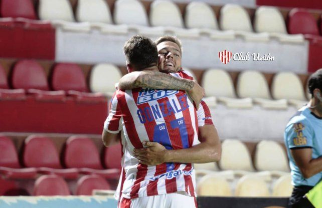 Juan Azconz&aacute;bal analiz&oacute; la victoria de Uni&oacute;n ante Lan&uacute;s que lo deja en carrera en la Fase Complementaci&oacute;n.