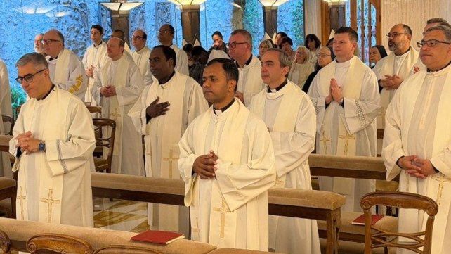 La celebración tuvo lugar en la capilla de la Casa Santa Marta y estuvo encabezada por el nuncio apostólico Luigi Travaglino