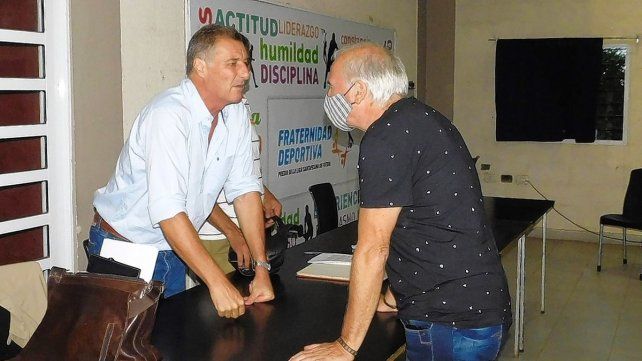 El presidente Pueyo y el vicepresidente Dito Rosso, en las primeras charlas tras la asamblea que los eligió como autoridades por el término de un año.