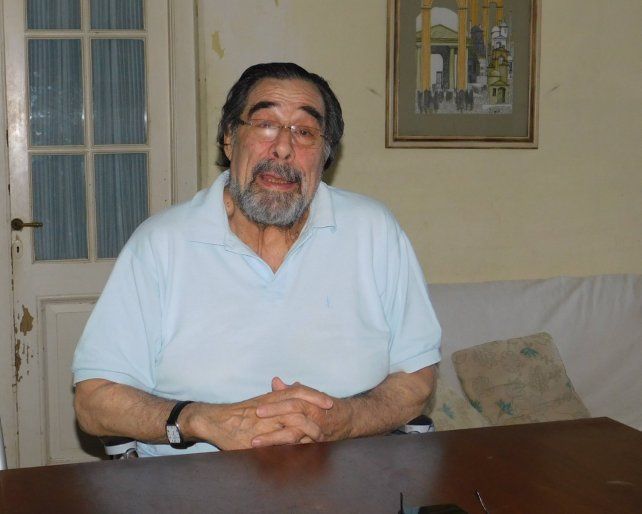  Chiquito Campanella comenzó jugando en Río Cuarto, luego vino a estudiar a la UNL, y tras jugar en Jockey, pasó casi 20 años en el Liceo Militar.