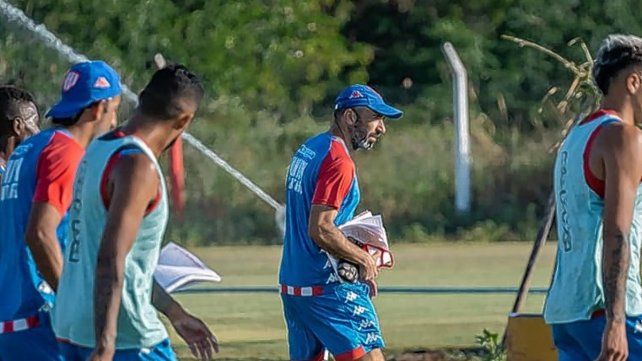 Azconz&aacute;bal mantiene una duda en el equipo titular de Uni&oacute;n para recibir a Atl&eacute;tico Tucum&aacute;n.