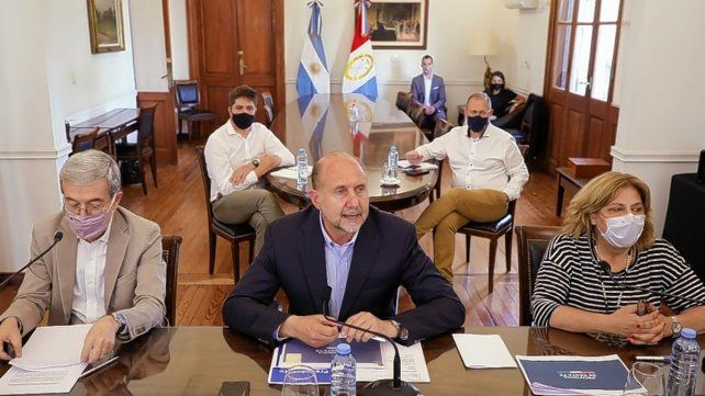 El gobernador Omar Perotti encabezó este martes un nuevo encuentro de la mesa de trabajo para la emergencia
