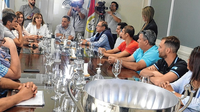 Concejales, ex nadadores de la maratón, nadadores históricos y participantes de la próxima edición participaron de la actividad.