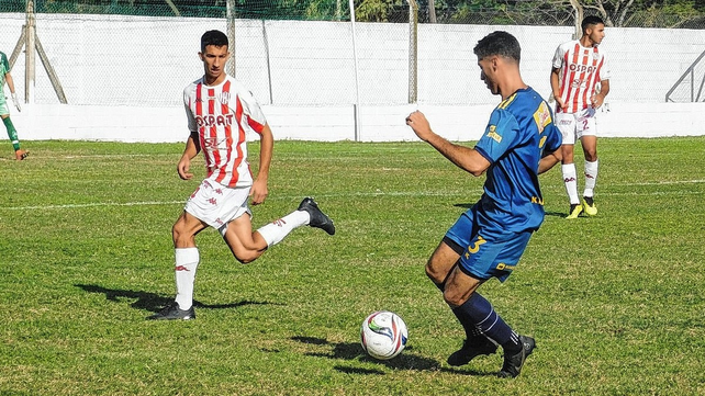 El gol de Ramiro Brunet en el epílogo del cotejo ante Unión, le permite a El Quillá ponerse al frente del torneo.