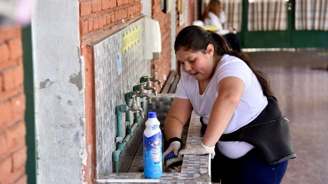 Objetivo Dengue en Santa Fe: comenzaron los operativos de descacharrado en las escuelas de la Provincia