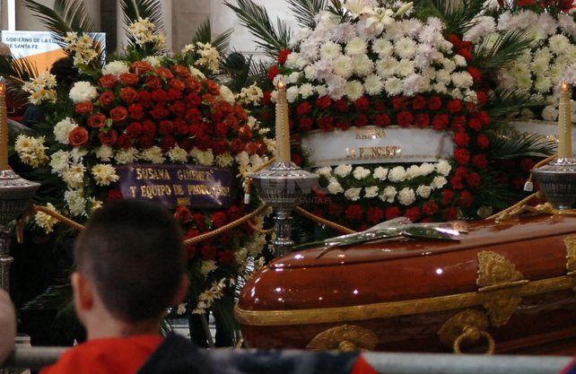 Susana Giménez y la Princesita Karina despidieron al ídolo popular y enviaron arreglos florales