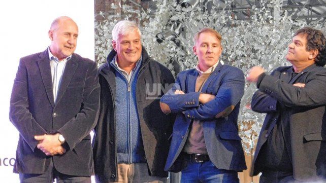 Perotti en la presentación de la Copa Santa Fe junto Enrique Patrizzi (rugby) y Patricio López (hockey).