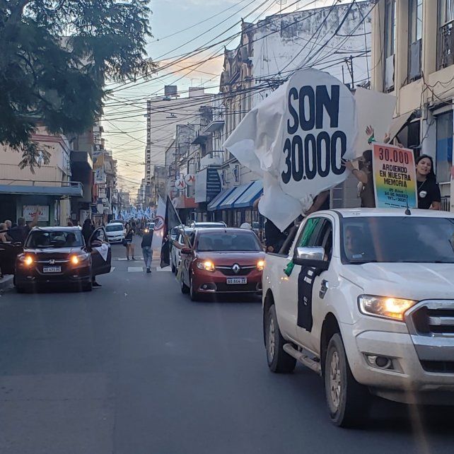 Los santafesinos marcharon a 45 a&ntilde;os del golpe de Estado que instal&oacute; la dictadura c&iacute;vico militar en el pa&iacute;s.&nbsp;