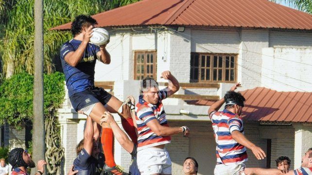 El line out fue una de las formaciones en la que el Tricolor santafesino no pudo hacer pie.