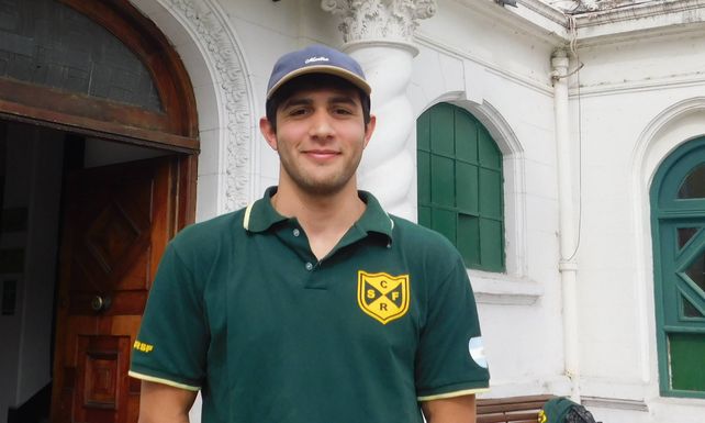 Manu tiene 24 años, juega al waterpolo y está camino a finalizar la carrera de medicina.