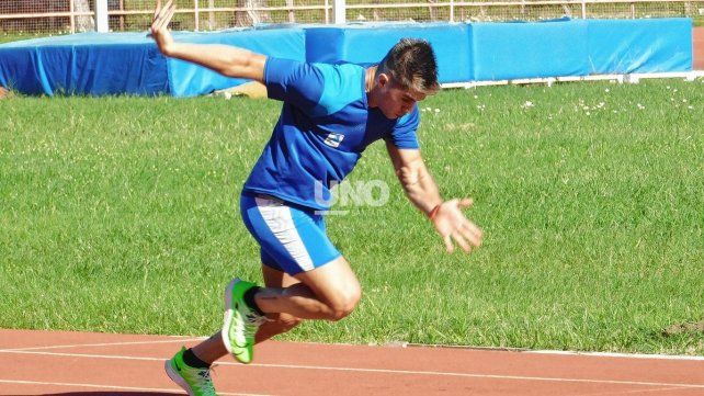 El atleta santafesino Leonel Carrizo busca mejorar su marca para clasificar al Nacional de Mayores.