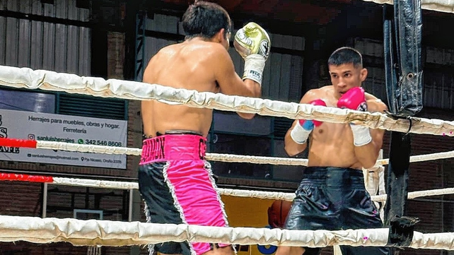 El p&uacute;gil santafesino entrenado por Carlos Lemos se impuso al catamarque&ntilde;o Leguizam&oacute;n en fallo un&aacute;nime.