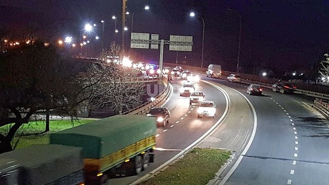 Congestión de tránsito desde la ruta nº168 en el ingreso a la ciudad