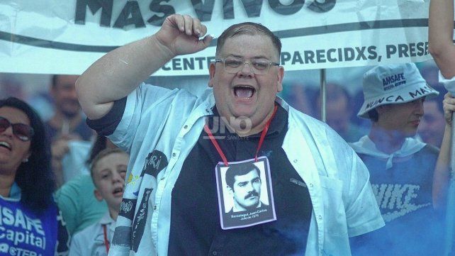 Al grito de "Nunca m&aacute;s", Santa Fe volvi&oacute; a marchar con las consignas de "Memoria, verdad y justicia".