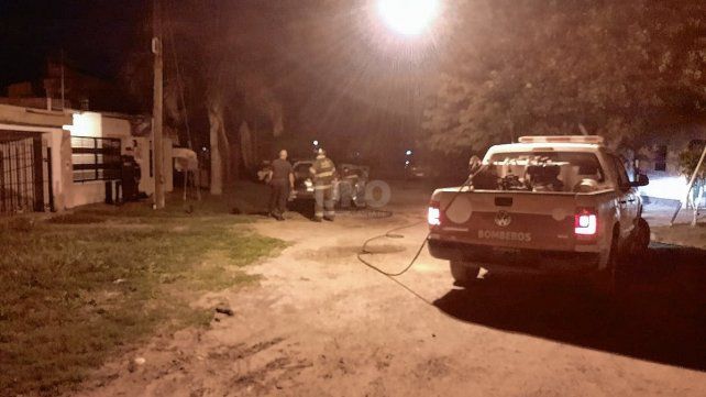 Auto incendiado de manera intencional en el norte de la ciudad 