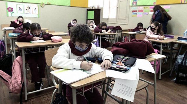 El Consejo Federal de Educación aprobó regresar a la “presencialidad plena” en las escuelas desde esta semana.