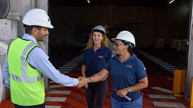 Pullaro presente en el primer embarque de litio en los puerto de Rosario.
