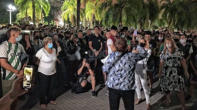 Masiva concentración por Lucio Belfiori en Plaza 25 de Mayo para pedir justicia 