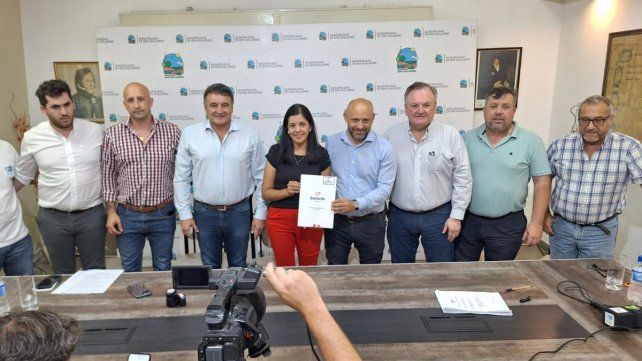 El senador Michlig y el Ministro Puccini concretaron importantes respuestas gubernamentales en Villa Trinidad y San Guillermo