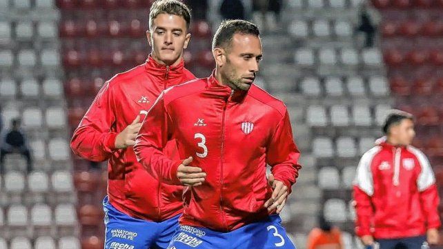 Claudio Corvalán y Franco Calderón, bastiones de la defensa de Unión.