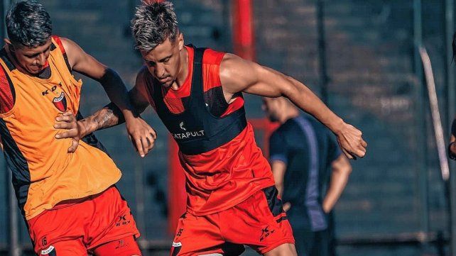 Juli&aacute;n Navas mejor&oacute; y ser&iacute;a titular el domingo en Col&oacute;n.