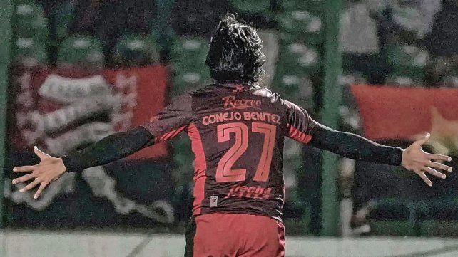 Conejo Benítez selló la victoria de Colón ante Lanús por Copa Argentina en Junín.