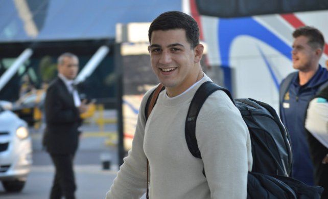 El hooker de 23 años, actual jugador de Perpignan de Francia, Ignacio Ruiz, en el arribo al aeropuerto mendocino.