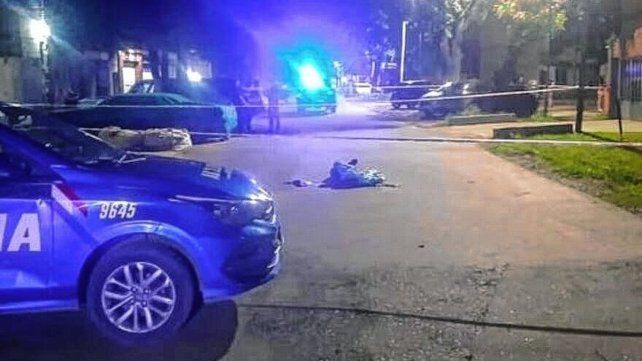 Zona oeste de Rosario: hallaron un cadáver con una nota que decía "Si gana Milei va a haber más muerte".