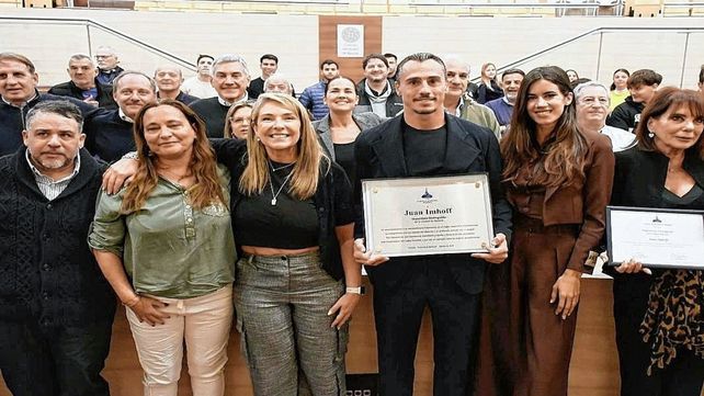 El Concejo Municipal de Rosario entregó la distinción a Imhoff con la presencia de toda su familia, amigos y compañeros del club.