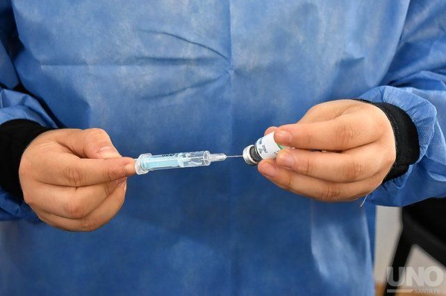 La vacuna es una de las tres desarrolladas por laboratorios chinos contra el coronavirus. La Sinopharm es producida por la Corporación Grupo Farmacéutico Nacional Chino.