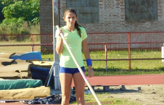 Luli, logró 4.07 en Concepción del Uruguay, y ahora buscará ser protagonista en el Sudamericano de Guayaquil.