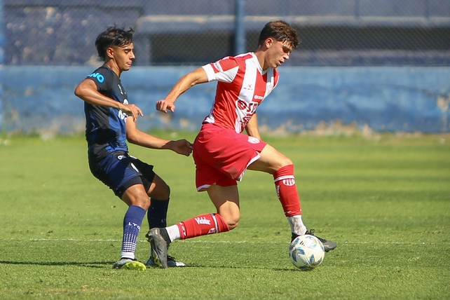Uni&oacute;n gole&oacute; como visitante a Independiente Rivadavia en reserva.