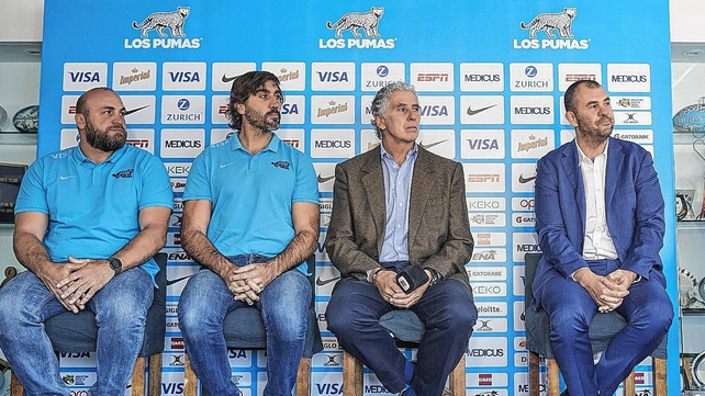 El presidente de la Uni&oacute;n Argentina de Rugby, Gabriel Travaglini, encabez&oacute; la presentaci&oacute;n del head coach Cheika, y sus colaboradores Fern&aacute;ndez Lobbe y Bordoy. &nbsp;